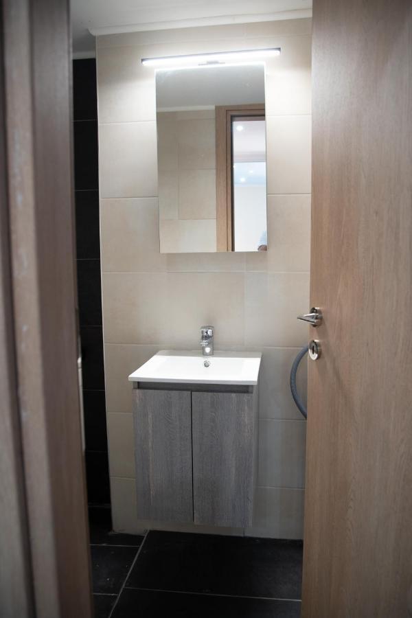 Modern Apartment Downtown Athen Exterior foto